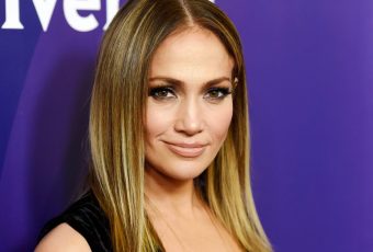 Jennifer Lopez met le feu avec son nouveau titre “El Anillo” !