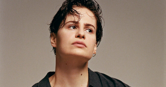 Christine and The Queens, sexy dans “5 Dollars” !