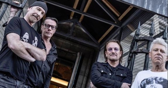 U2 en concert surprise à Paris pour les migrants !